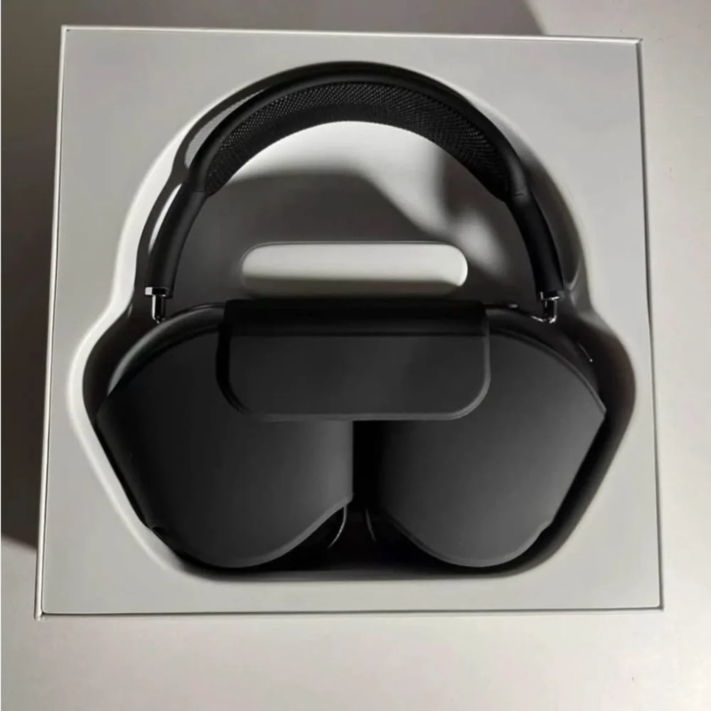 Apple Black VR AR Case with Ergonomic Design